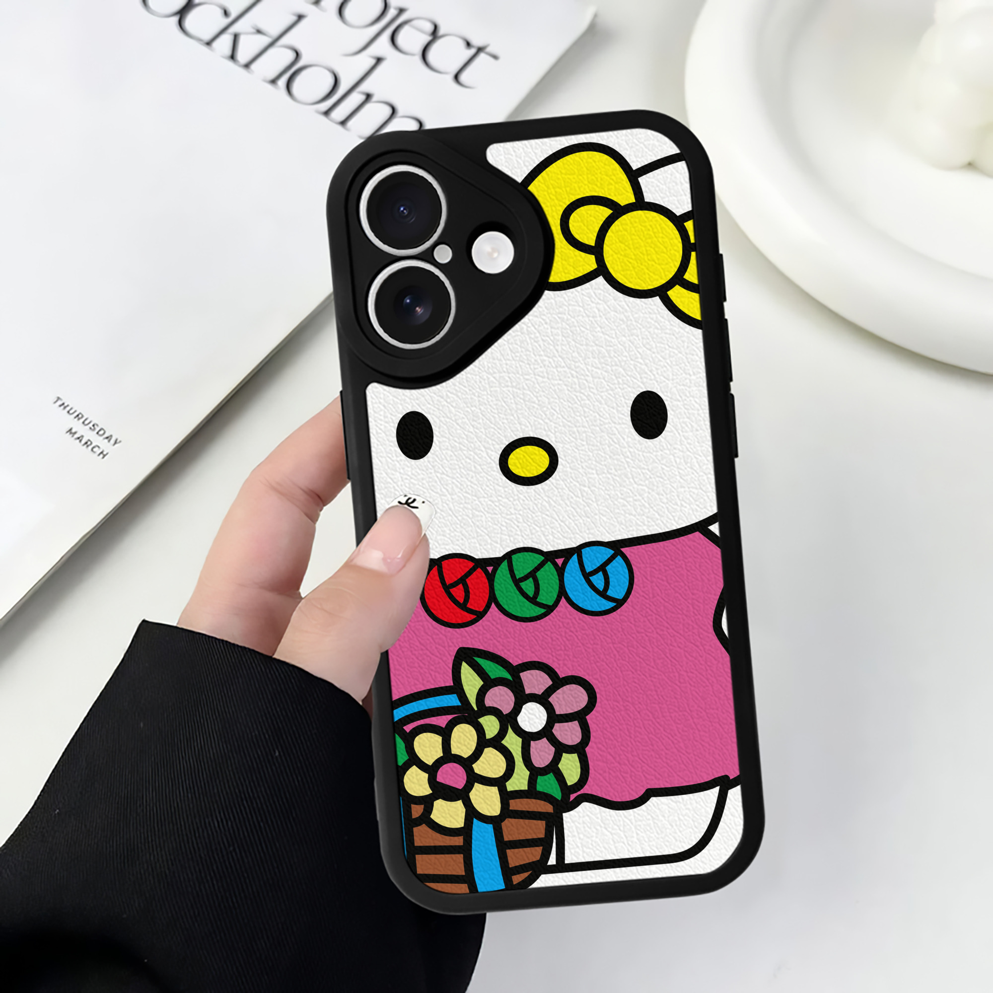 （画像用） Hello Kitty ハローキティ 【iPhone 16シリーズ対応】シリコンスマホケース（レザー調） 材質：シリコン